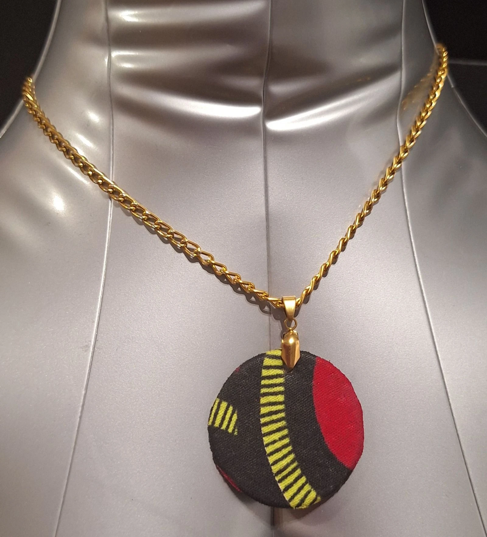Vergulde ketting en medaillon – photo 2